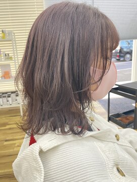 グリーン(green) ミディアムウルフ風のレイヤースタイル　bymisaki