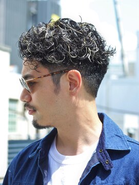 ガズル ハラジュク(GUZZLE HARAJUKU) サイドパートコントラスト無造作パーマスタイル