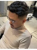 ミドルスキンフェードアップバング癖毛風パーマS