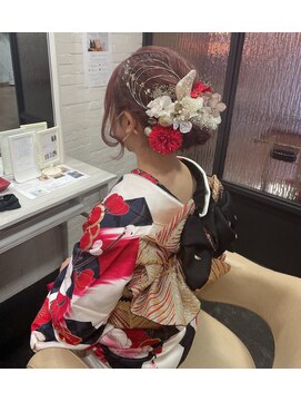 コルト(COLT) 髪飾りを沢山！アップスタイル