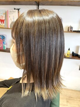 サラ(sarah) ハイライトカラー/ミディアム