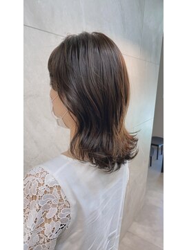 ドゥマン(Demain) 斜めバンググレージュカラーシルキーベージュデザインカラー