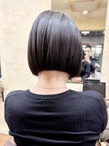 アンビエンス(ambience)&nbsp;美しいラインの黒髪ボブがかっこいい