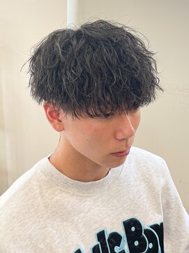 バース バイ ハピネス(BIRTH by happiness) メンズ縦落ちツイストスパイラルパーマ　刈り上げマッシュ