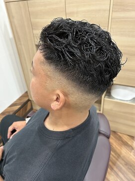 ヒカリ バイ イサミ 西川口(Hikari by ISAMI) 韓国マッシュスペインカールスパイキーショート〈理容室〉西川口