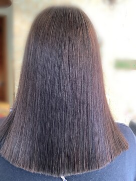 エム デ ヘアー オカダ 艶々ストレート