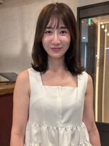 アトリエ(atelier.)&nbsp;ミディアレイヤー アッシュブラウン 艶髪 髪質改善 外ハネ 30代