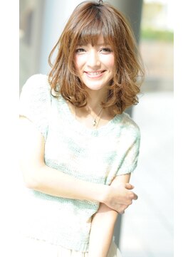 ミッシェル アフロート(michelle afloat) 20代30代40代50代小顔外ハネひし形グレージュ前髪レイヤーミディ