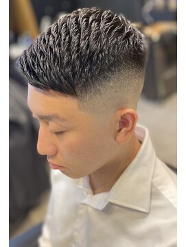 フランクスバーバーザスタンド(Frank’s barber the stand) 濡れパンハイスキンフェードアップバングバーバースタイル