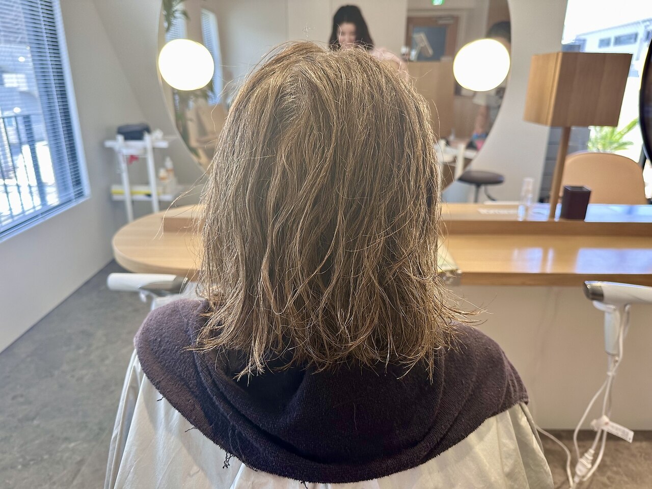 酸性ストレートパーマ取り扱いサロン♪ハイライトカラーにストレート