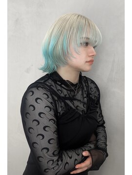 ヴァーディ オモテサンドウ(Vardy omotesando) ハイトーンルーツカラー　ホワイト × ライトブルー