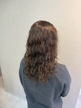 透明感カラーと相性抜群の“柔らかウェーブパーマ”