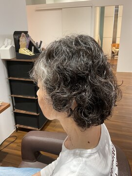 アミカ シーモール店(Amica) ミディアムパーマ
