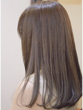 ビジ(biji) ツヤ髪ストレート