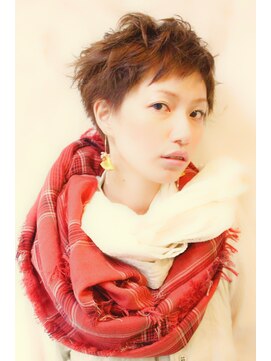 ブーケ(BOUQUET) マニッシュショート・似合わせカット・斜めバング・耳まわり