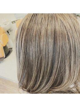 ヘアー バイ ミーズ(hair by Mii’s) ハイライトローライト【白髪ぼかしにも◎】