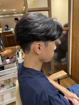 エクリ 麻布十番(equri) ニュアンスパーマセンターパート