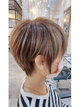 ホーリーグレイル(Holy grail) 白髪ぼかしグラボブショート