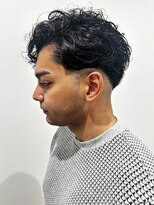 ヒュイル バイ ニアウ(Hwyl by Niau) メンズセンターパートパーマニュアンスパーマスパイラルパーマ