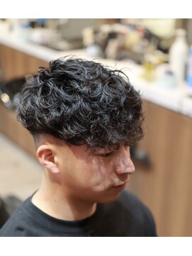 リルホビーズメンズグルーミング(Lil Hobbys Men's Grooming) スペインカール海外風スタイル