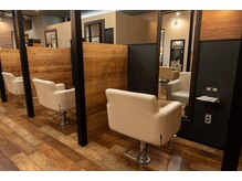 お客様一人一人のスペースを考えたセット面