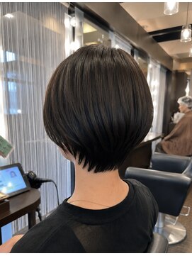 ネイトル(naitre) 大人美シルエット前下がりショート