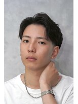 トラスト ザ バーバー 東京駅日本橋店(TRUST the Barber)&nbsp;テーパーフェード/センターパートスタイル