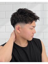 ゼロスバーバー(0's BARBER SHOP)&nbsp;スキンフェードツイストパーマ短髪メンズパーマ束感