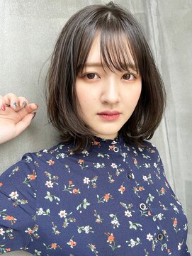 ローリー(Rowlly) - 毛先に柔らかさを出したミディアムレイヤー -