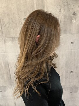 ハク(haku) [吉原勇気]ハイライトカラー白髪ぼかしレイヤーカット