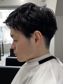 フイ 代々木(Hui) メンズ/アップバング/ツーブロックマッシュ/束感ショート波巻き