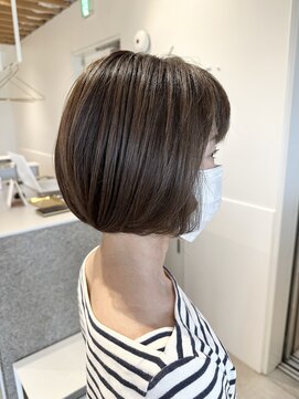 スリー(three.) 【three.スリー】大人の小顔ミニボブ/白髪ぼかし/前髪あり