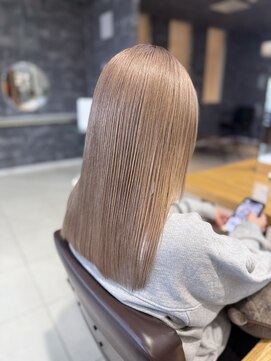 ラウル(Laulu) イメチェン/ホワイトブロンド/外ハネボブ/美髪/佐倉