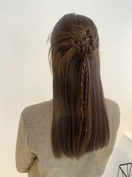 ディティカ サウ(Dityca sow) カチモリ×ハーフアップ