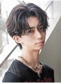 スーツ短髪ツーブロック束感モテる黒髪シークレットパーマ流行