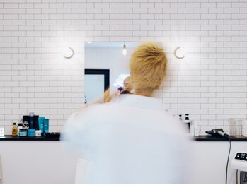 バーバーマルヤマ(BARBMARUYAMA)の写真/【完全予約制】一人ひとりに合わせた提案と施術で、あなたの"なりたい"を実現。髪のお悩みをしっかり解決♪