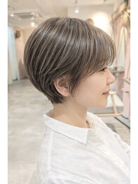 アットティー 金沢八景(at tee...) 丸みショート/白髪ぼかしハイライト/40代/50代/60代/金沢八景