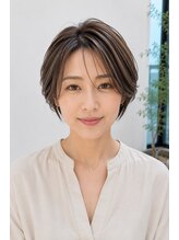 白髪ぼかしは“派手すぎない”ナチュラル感が大切