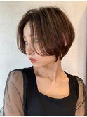 ペールベージュ/前髪長めの大人美人ショート