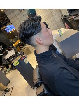 フランクスバーバー アンド ビアークラブ(FRANK'S BARBER and BEER CLUB) フェードセンターパート束感小顔補正立体ショート　TT