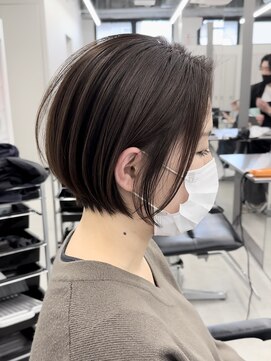 スティロ(stylo) レイヤーカットハイライトショートヘアイルミナカラーオージュア