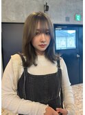 オリーブグレージュ