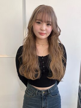 イル(ill) ベージュカラー ミルクティーベージュ ウェーブ巻き