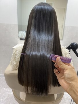 サロウィン 那覇店(SALOWIN) フェミニンロングネビージュダークアッシュ暗めカラー