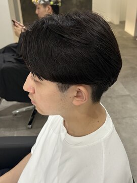 ヒュイル バイ ニアウ(Hwyl by Niau) メンズカットセンターパートニュアンス曲がる縮毛矯正ストレート