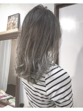 ヘアーアンドアトリエ マール(Hair&Atelier Marl) 【Marlお客様スタイル】ホワイトアッシュのグラデーションカラー