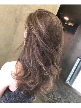 キー(kｅｙ) アッシュベージュ