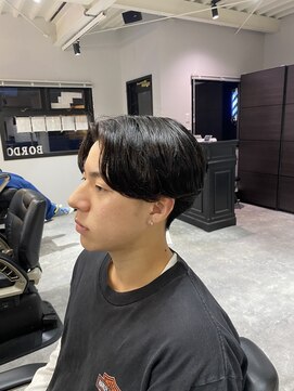 ボルド(MEN'S HAIR SALON BORDO) センターパート、無造作ナチュラルパーマ