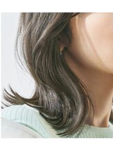 トレンドカラーで外国人風の艶＋透明感を表現