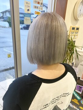 クリーム(CREAM) ブリーチカラー ハイトーン シルバー  ボブ